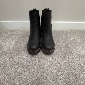 Dr. Martens SPENCE LEATHER FLARED HEEL CHELSEA BOOTS